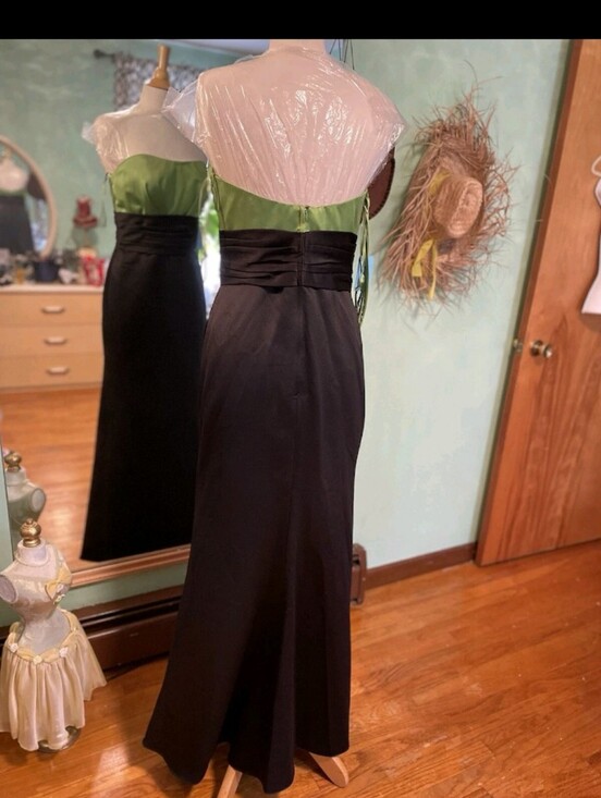 NY Collection Dresses & Skirts - One-Shoulder Green and Black Evening Gown